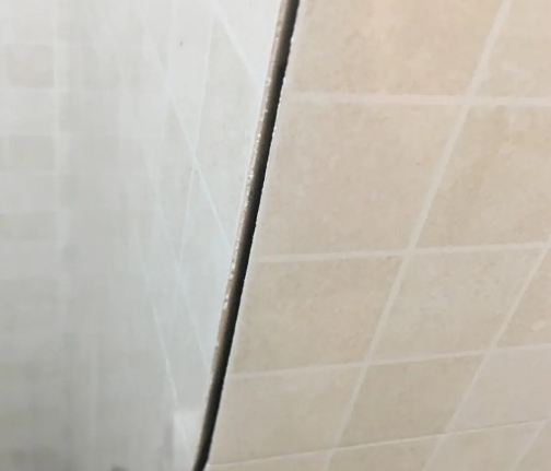 九台瓷砖空鼓维修公司分享阳台瓷砖脱落的修复过程可以分为以下几个步骤